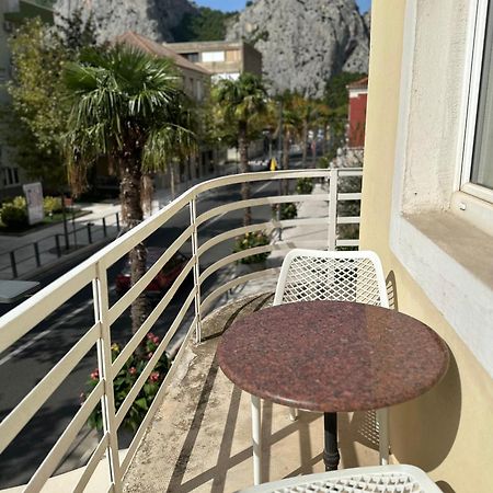 אומיס Central Luxury Rooms מראה חיצוני תמונה
