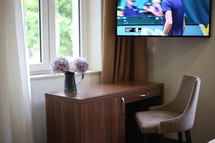 אומיס Central Luxury Rooms מראה חיצוני תמונה